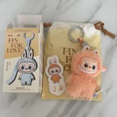PIN FOR LOVE ぬいぐるみ・マスコット　ラブブ　アルファベット　J
