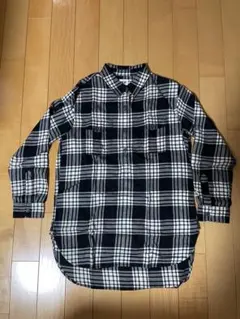 ユニクロ黒と白のチェック長袖ロングシャツ