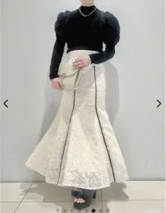 LILY BROWN 刺繍マーメイドスカート ホワイト