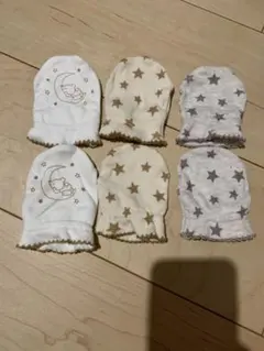 별 무늬 곰 무늬의 아기 장갑 3종 세트
