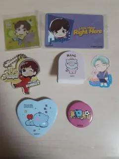 BT21、BTSのシール、カード、缶バッチ、キーホルダー、固定するやつのセット