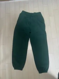 ダークグリーン スウェットパンツ