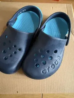 【お値下げ！】Crocs クロックス サンダル ネイビー×ライトブルー18cmのサムネイル