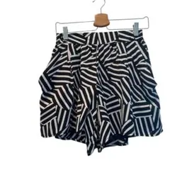 GU ギャザーショートパンツ M 白黒 ストライプ 夏 海 プール ミニ丈