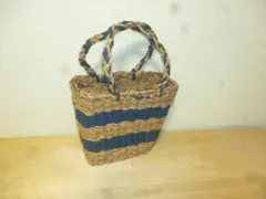 青と茶色のストライプかごバッグ