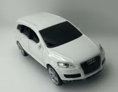 【非売品】サントリー BOSS ミニカー アウディ Q7 ホワイトのサムネイル