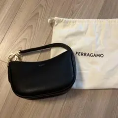 最終価格！！Ferragamo ホーボーバッグ (XS)のサムネイル