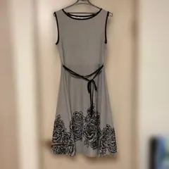 大人可愛いひざ丈ワンピース M-L 裾大きめ花柄美品