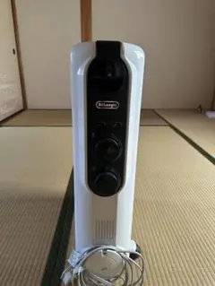 【極美品】デロンギ オイルヒーター RHJ35M1015-LG 白 ホワイト Amazon | デロンギ(Delonghi) RHJ35M1015-LG アミカルド [オイル
