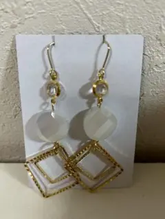 ホワイト ダブルスクエア ピアス ハンドメイド