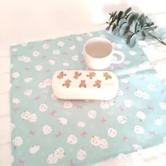 《ランチョンマット》正方形・中サイズ・小さなシマエナガ・グリーン　＃n1852