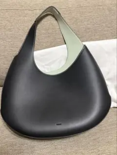 OSOI ブラック ショルダーバッグ