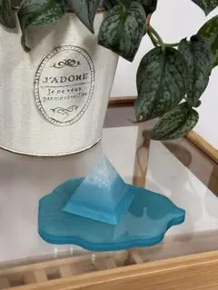 浄化・癒やし】お清め塩入り レジンアート オブジェ（ピラミッド）