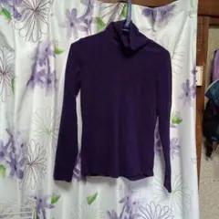 ユニクロフリースタートルネックパープル右手首の後ろ側に色むらの為値下げしました