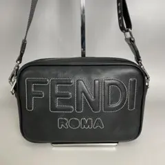 Fendi 極美品 黒 PVC ロゴ ショルダーバッグ カメラ フェンディのサムネイル
