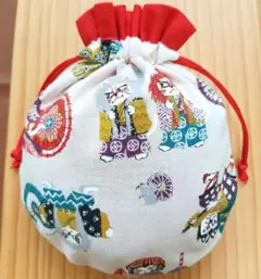 ハンドメイド まんまる巾着 猫 和柄 小物入れ プレゼント　歌舞伎　白　赤