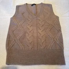 ビームス　ブラウン ケーブル編み Vネック ニットベスト