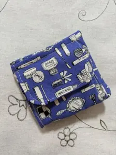 青コスメ柄　お札を畳まない二つ折り財布　ハンドメイドカード収納ホック式訳アリ品❣