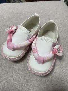 ホワイト・ピンク 花装飾 草履風スリッポンシューズ