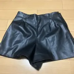 レザー ショートパンツ 黒
