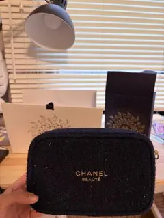 ま*る様 CHANELクリスマスコフレ2026ポーチ&ネイル - メルカリ