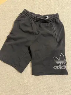 adidas ブラック ショートパンツ