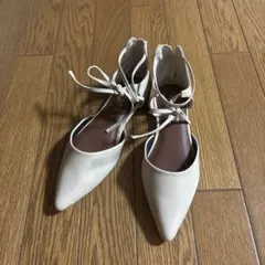 【新品未使用】sesto セスト アイボリー ポインテッドトゥ フラットシューズのサムネイル