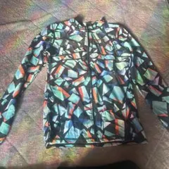 幾何学模様ラッシュガードとパンツセット