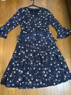 お値下げしました。 tiaclasse花柄ワンピースのサムネイル