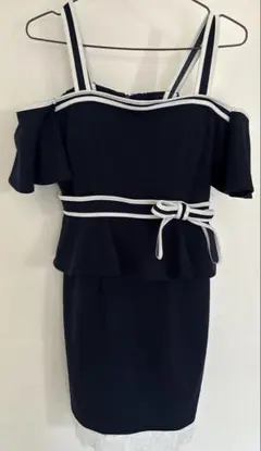 ソブレ☆上品なオフショルペプラムミニドレス☆紺×白レース☆ワンピース☆美品