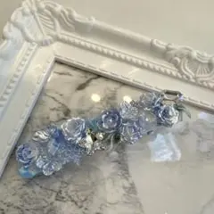 青い花モチーフ ヘアクリップ 約10cm