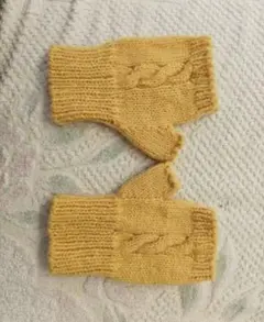 イエロー ケーブル編み 指なし手袋