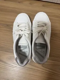 ZARA スニーカー ホワイト シルバーのサムネイル