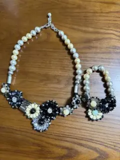 花モチーフ ネックレスとブレスレットセット