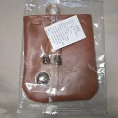 ブラウンレザー調キーケース 小型 金属チャーム付き