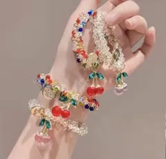 2個セット　チェリーチャーム付き ビーズヘアゴムのサムネイル