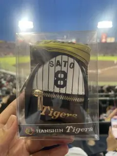 阪神タイガース　スカーフ付チャームリュック　佐藤輝明　ホーム柄