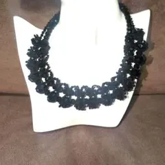 黒のビーズチョーカー