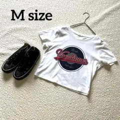 ジーユー M クロップド丈 Tシャツ ショート丈 英字ロゴ