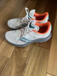 サッカニー スニーカー 26