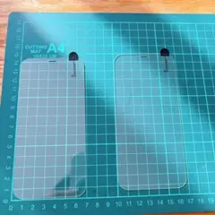 iPhone 保護フィルム カメラフィルム サイズ分からない 12ミニかな？