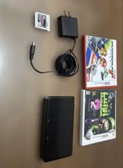 Nintendo ￼ 3 DS 充電器付き、3種類のカセット付き。￼
