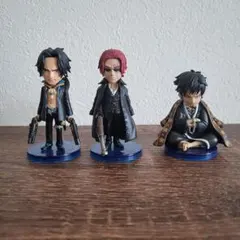 ワンピース ワーコレフィギュア　エース　シャンクス　ロー