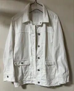 シンプリシテのデニムジャケット