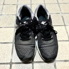 New Balance Fresh Foam ブラックスニーカー