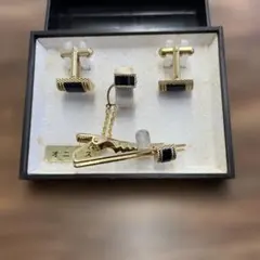 ゴールド ブラック カフリンクス タイバー セット - メルカリ