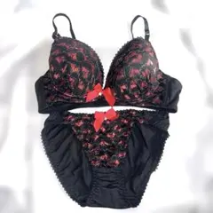 ハート柄刺繍ブラジャーショーツセット C70 Mサイズ