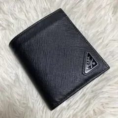 美品⭐︎プラダ PRADA 財布 二つ折り財布 サフィアーノ 黒 プラダ 二つ折り財布 財布 レディース サフィアーノ メタル