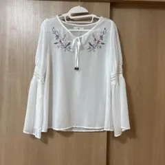 r.p.s 花柄刺繍 長袖ブラウス ホワイト Mのサムネイル