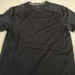 黒 Vネック Tシャツ